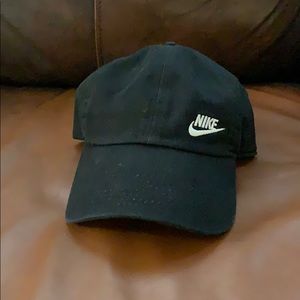 Women’s black Nike hat!